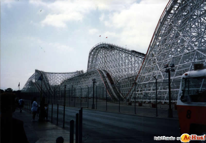 Six_Flags_Magic_Mountain