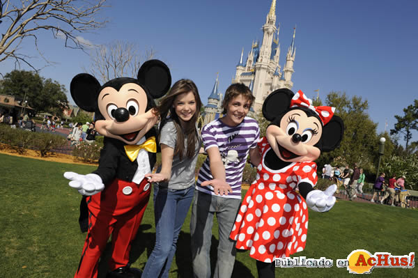 /public/fotos2/Zapping-Zone-con-Mickey-Minnie.jpg